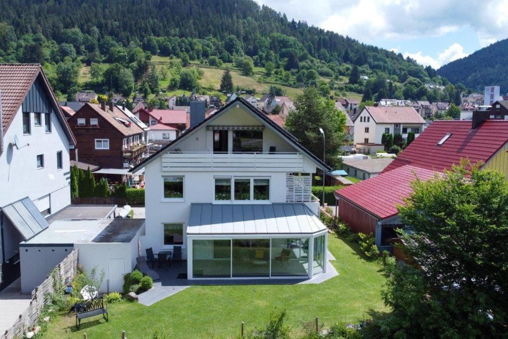 Ferienwohnung Am Enzufer Mit Balkon In Bad Wildbad Im Schwarzwald エクステリア 写真
